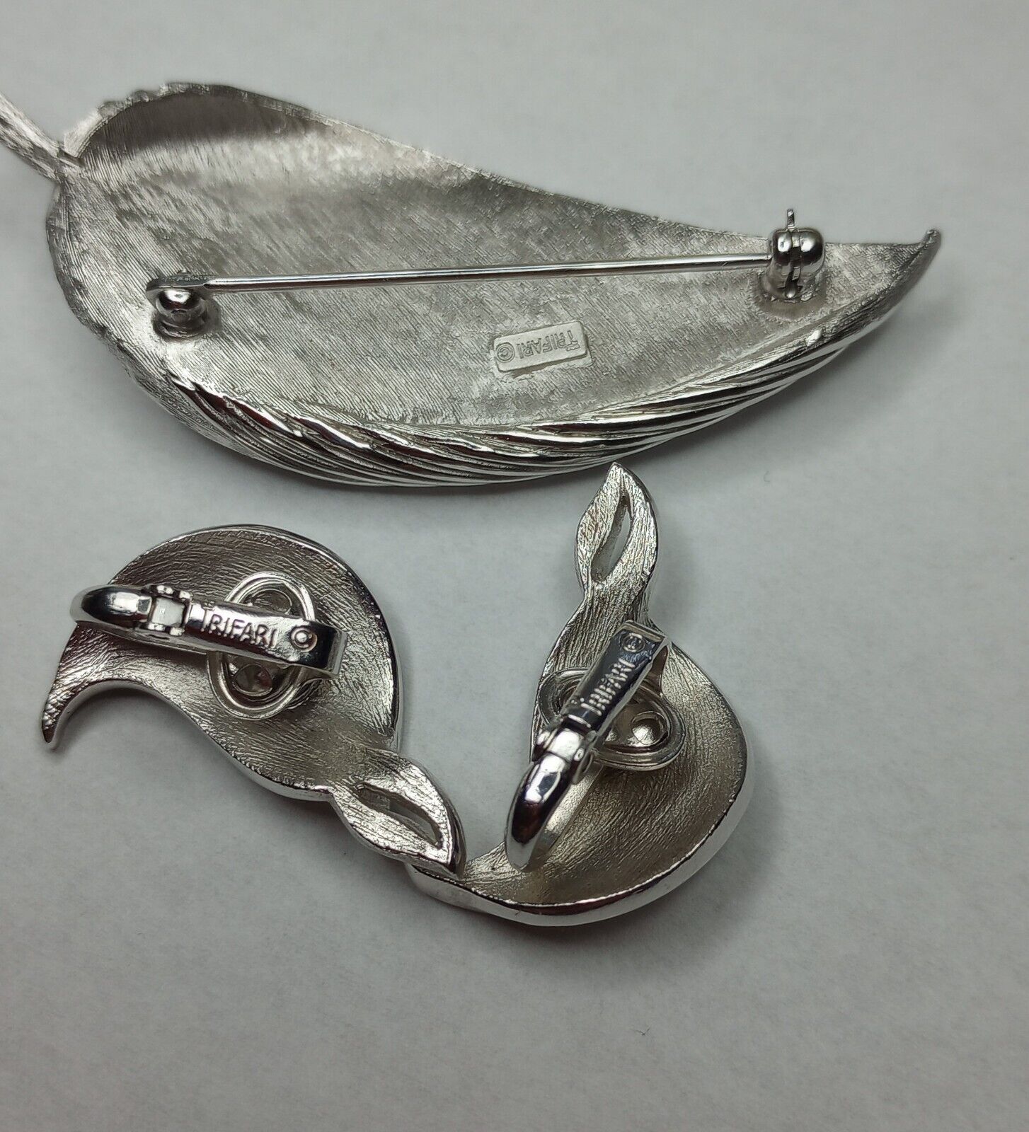 Crown Trifari Silver Tone Leaf Brooch & Earrings … - image 2