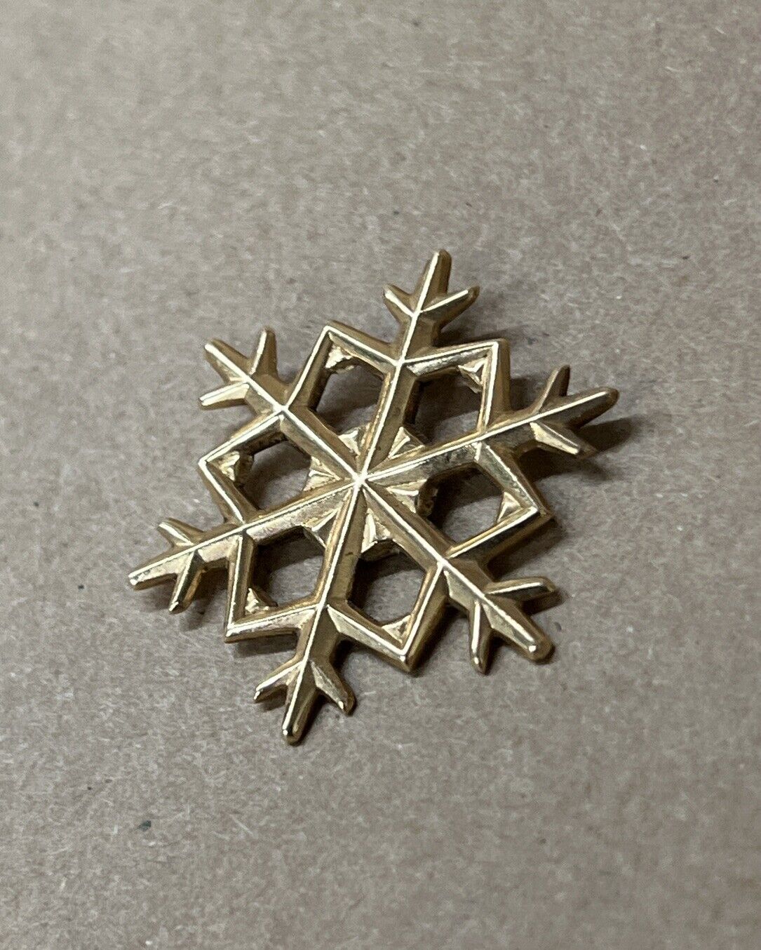 Gorham 14K Yellow Gold Snowflake Pendant 1980 3.4g - image 4