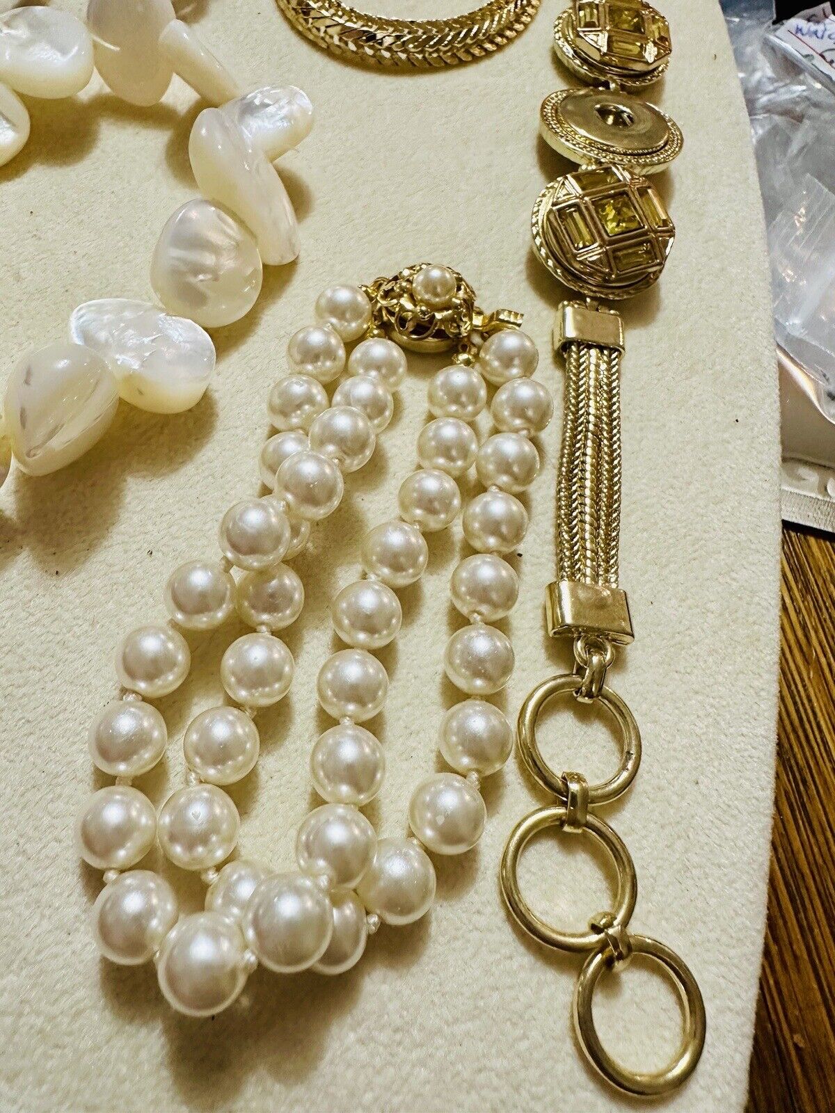 Vintage Lot Of 5 Gold Tone & Faux Pearl & MOP Bra… - image 7