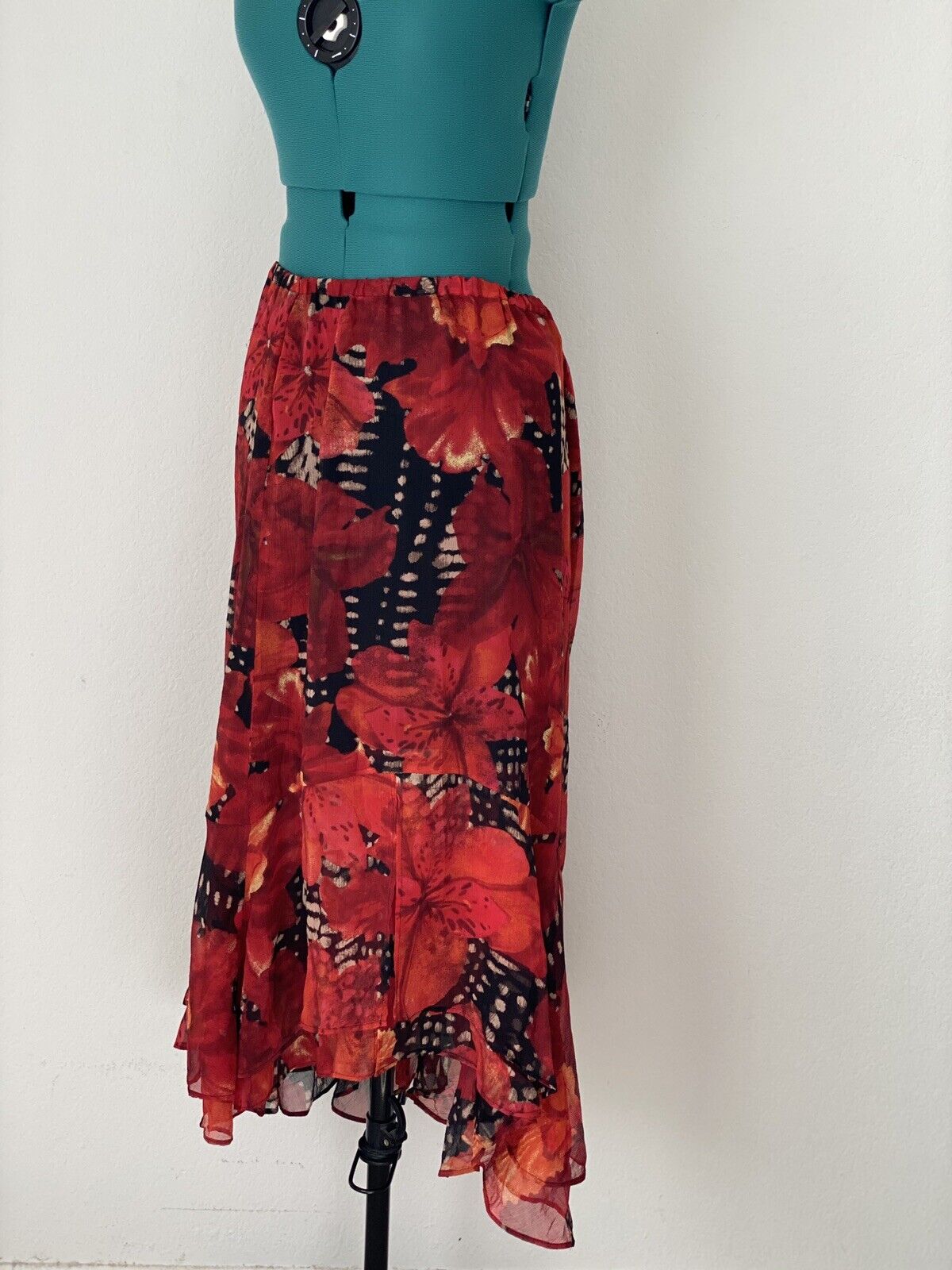 Black And Red Women’s Vintage Floral Skirt. Size … - image 12