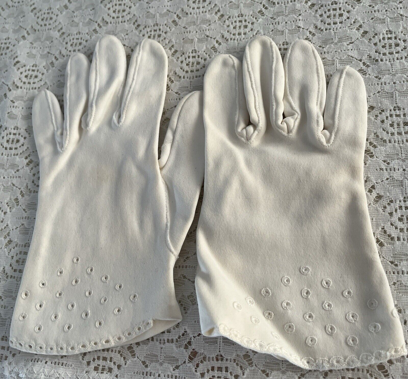 Vintage Women's Suede Ivory Dress Gloves- Lot Of 5 - image 5