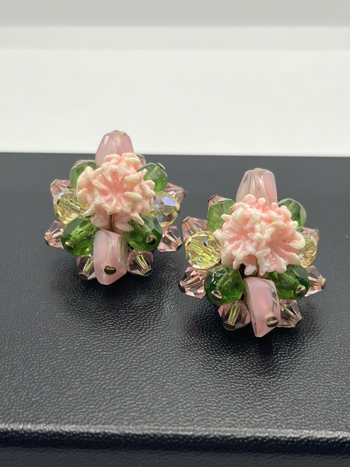 Vintage gold tone pastel art glass flower cluster… - image 11