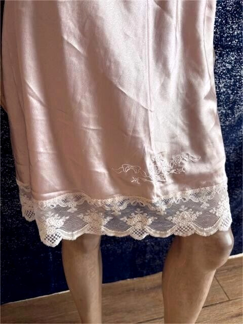 VTG CHRISTIAN DIOR HALF SLIP PINK LACE TRIM SZ S - image 3