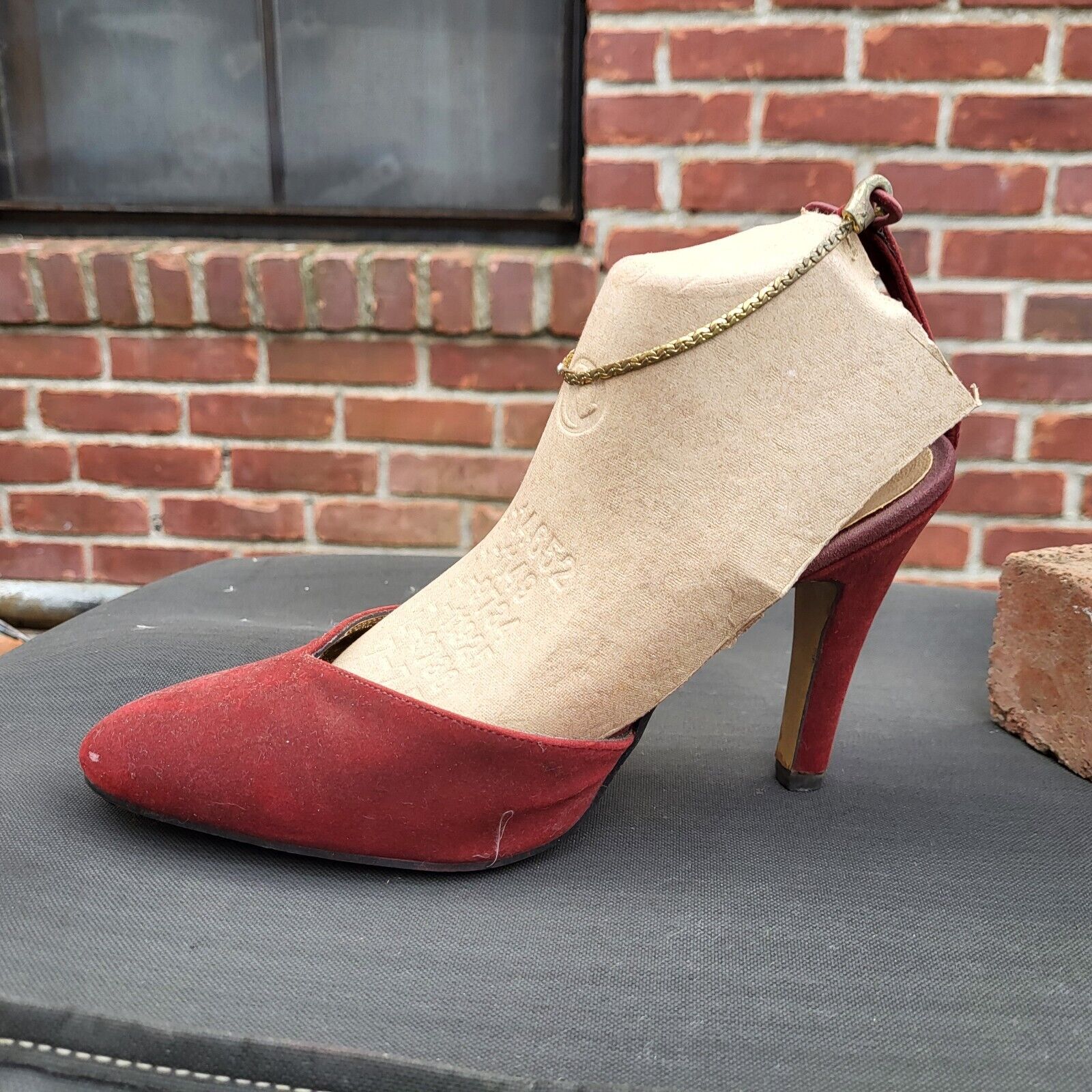 CHANDLERS Vtg 1950s60s Sexy Heel Pumps w/gold ank… - image 4