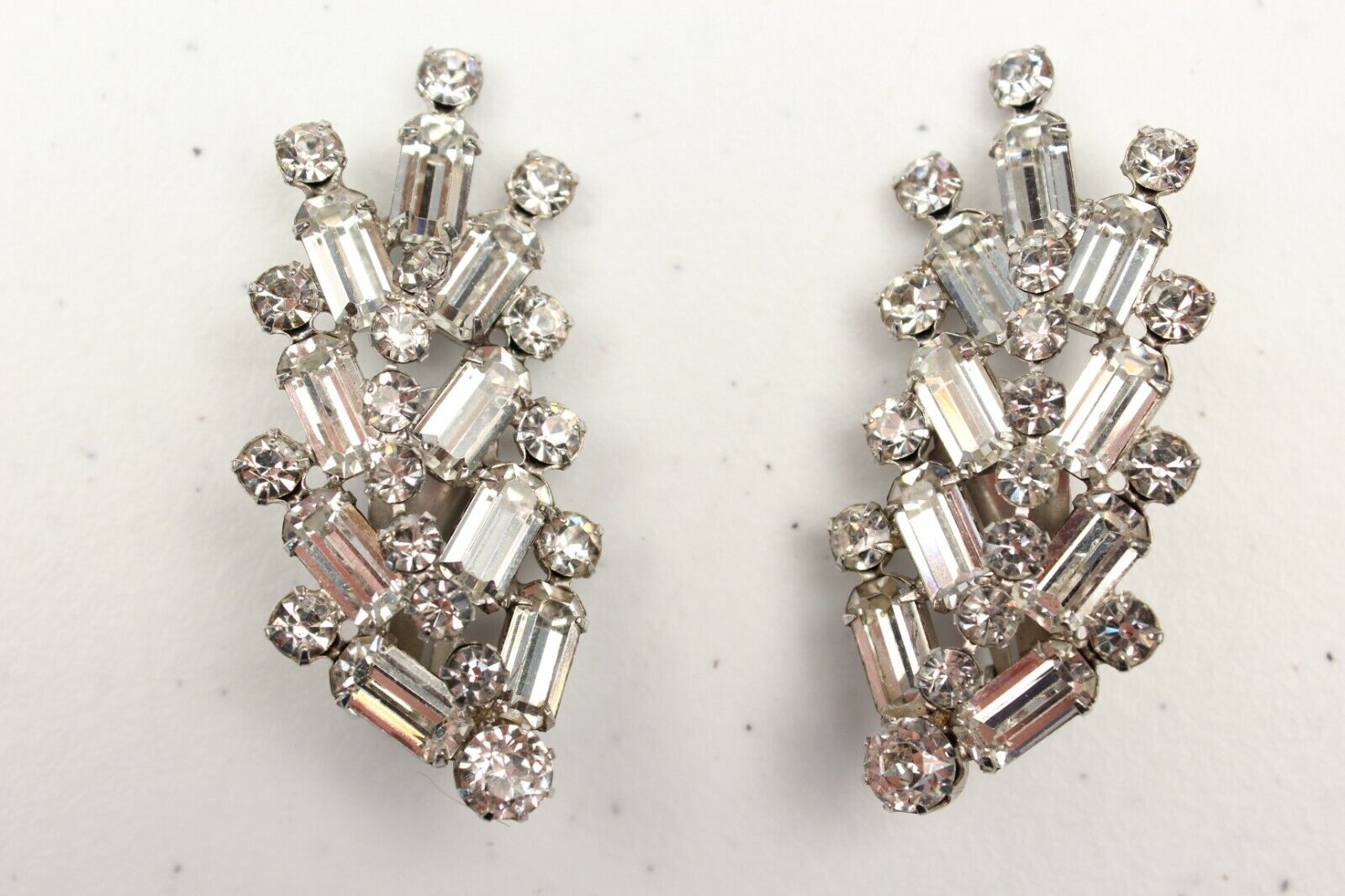 Vintage Estate Weiss Large Clip-on Earrings in Gr… - image 1