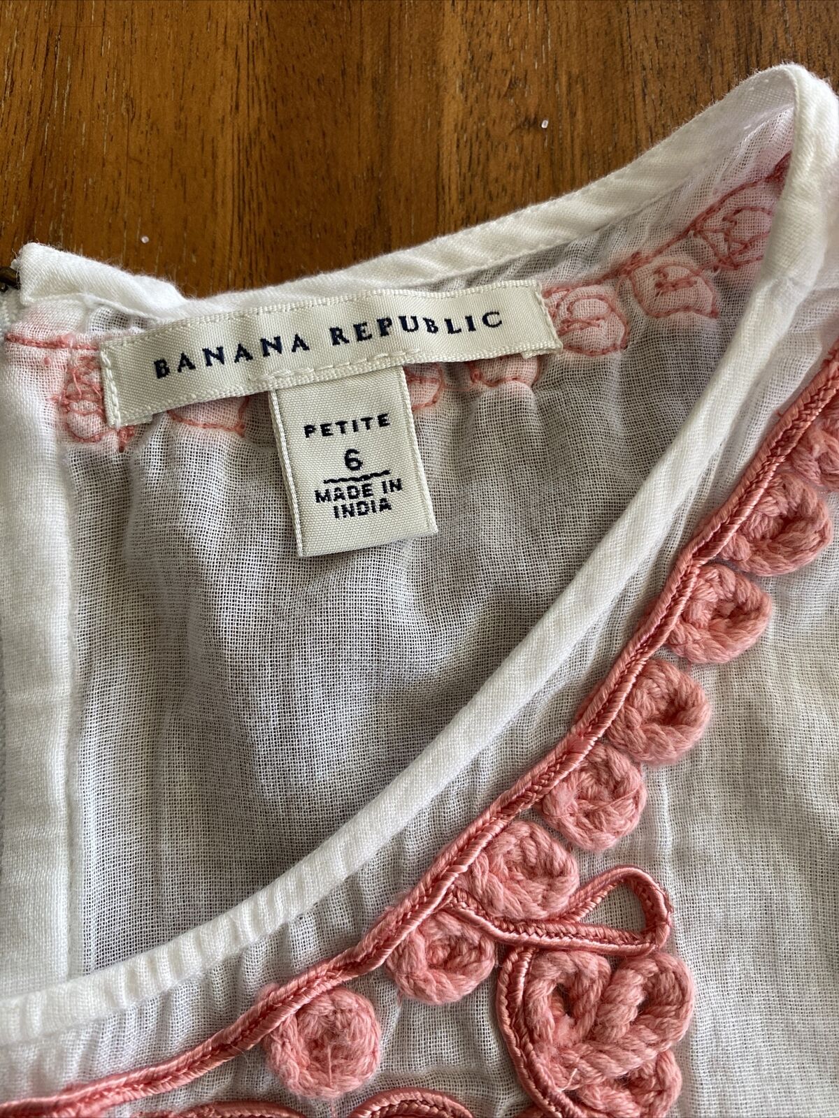 Banana Republic White Cotton Women's Embroidered … - image 4