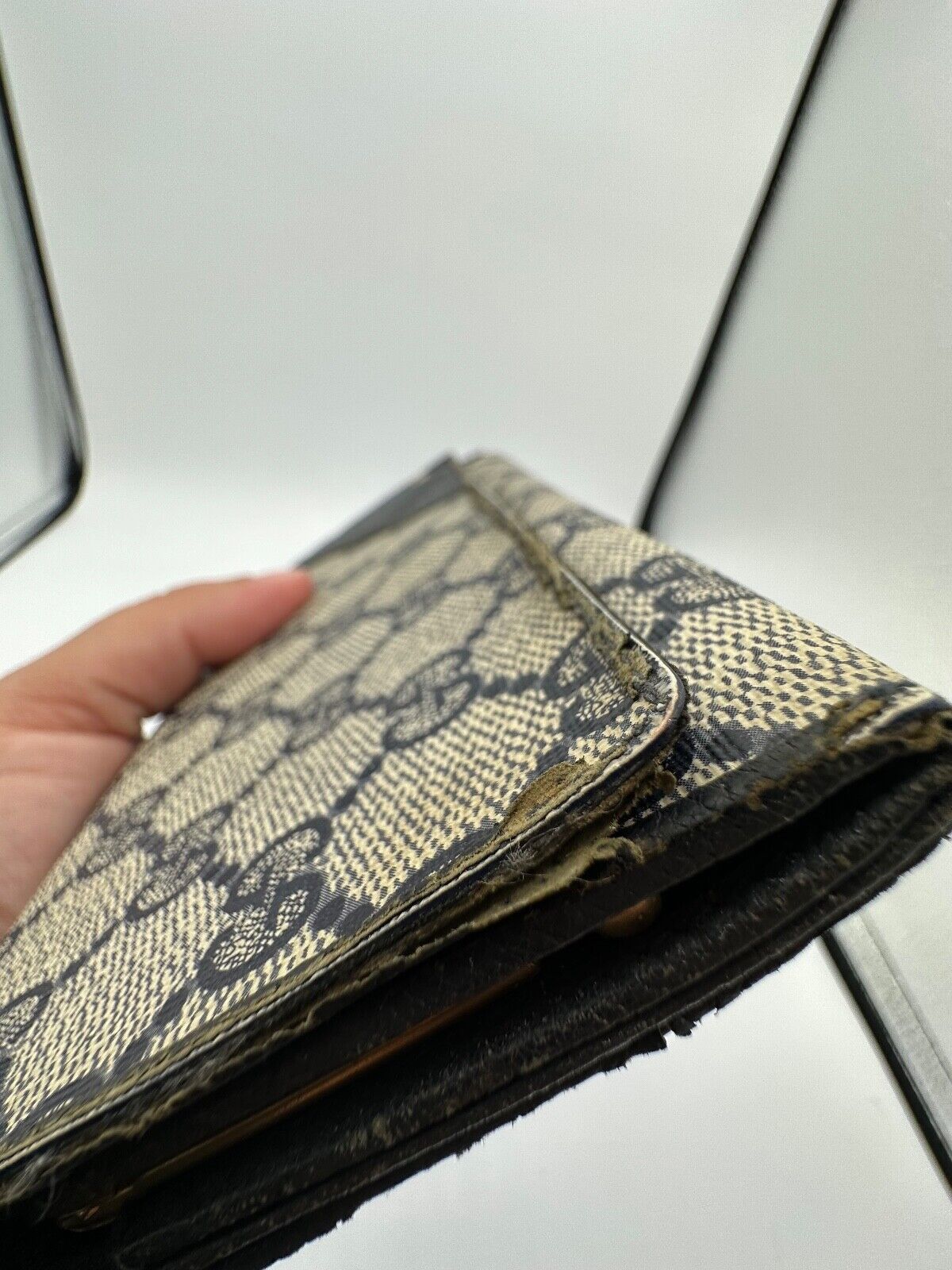 Gucci Monogram Vintage Big Wallet (Accessory Coll… - image 6