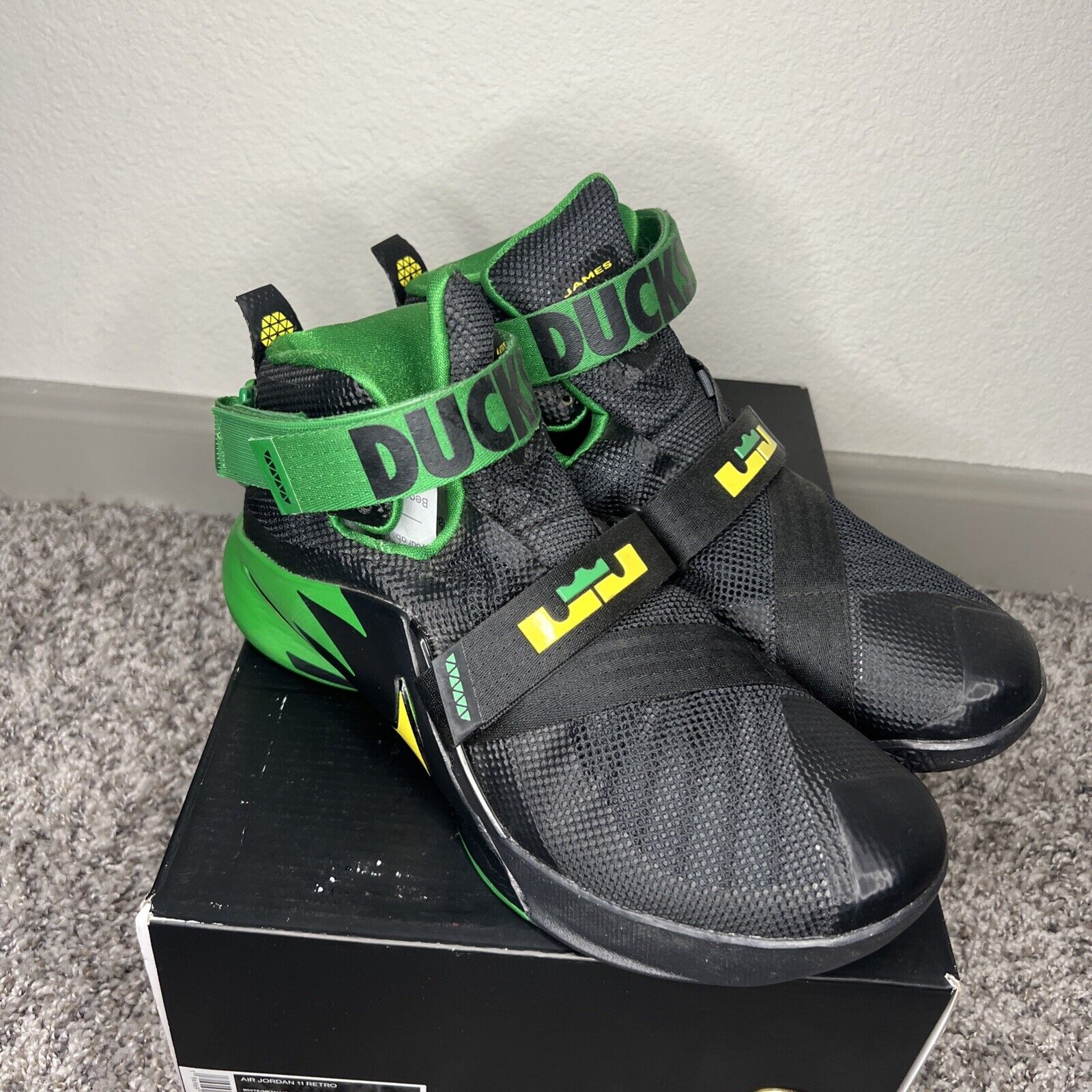 Size 9- Nike LeBron Zoom Soldier 9 *Oregon Ducks* - image 2