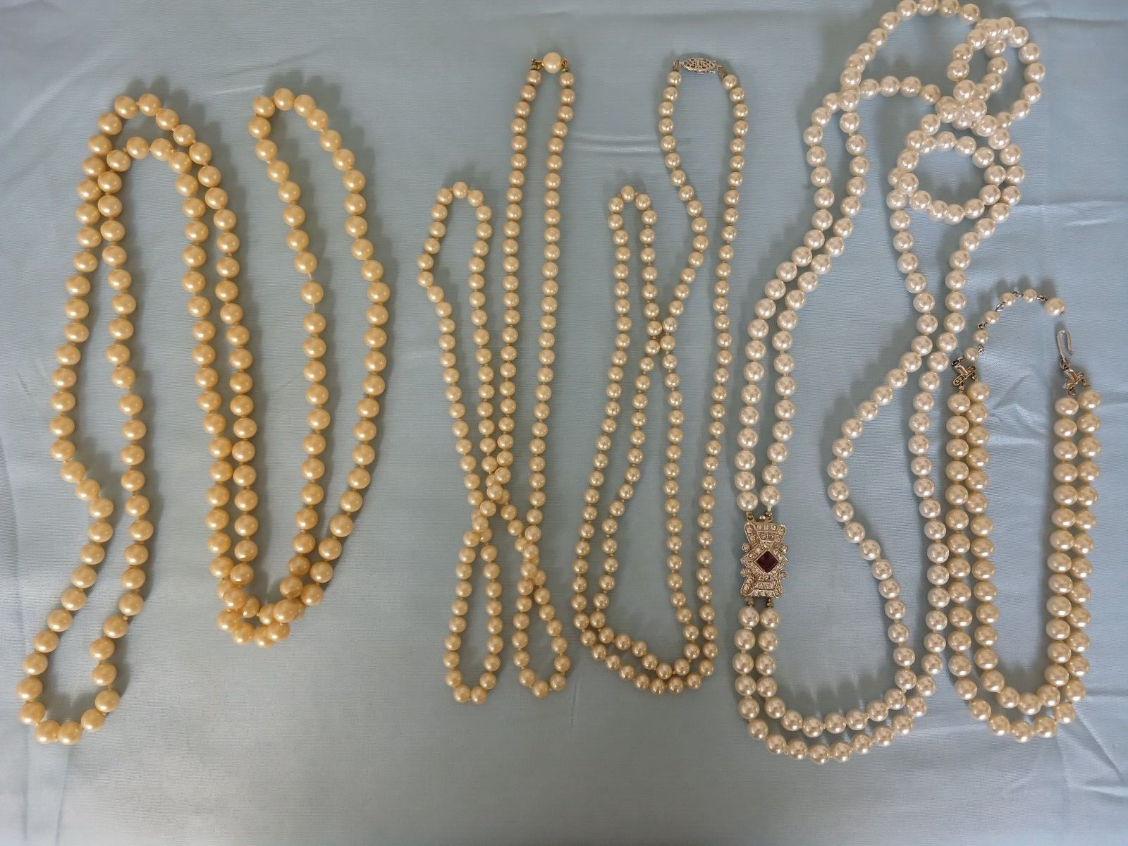 LOT OF 5 VINTAGE FAUX PEARL NECKLACES - image 3