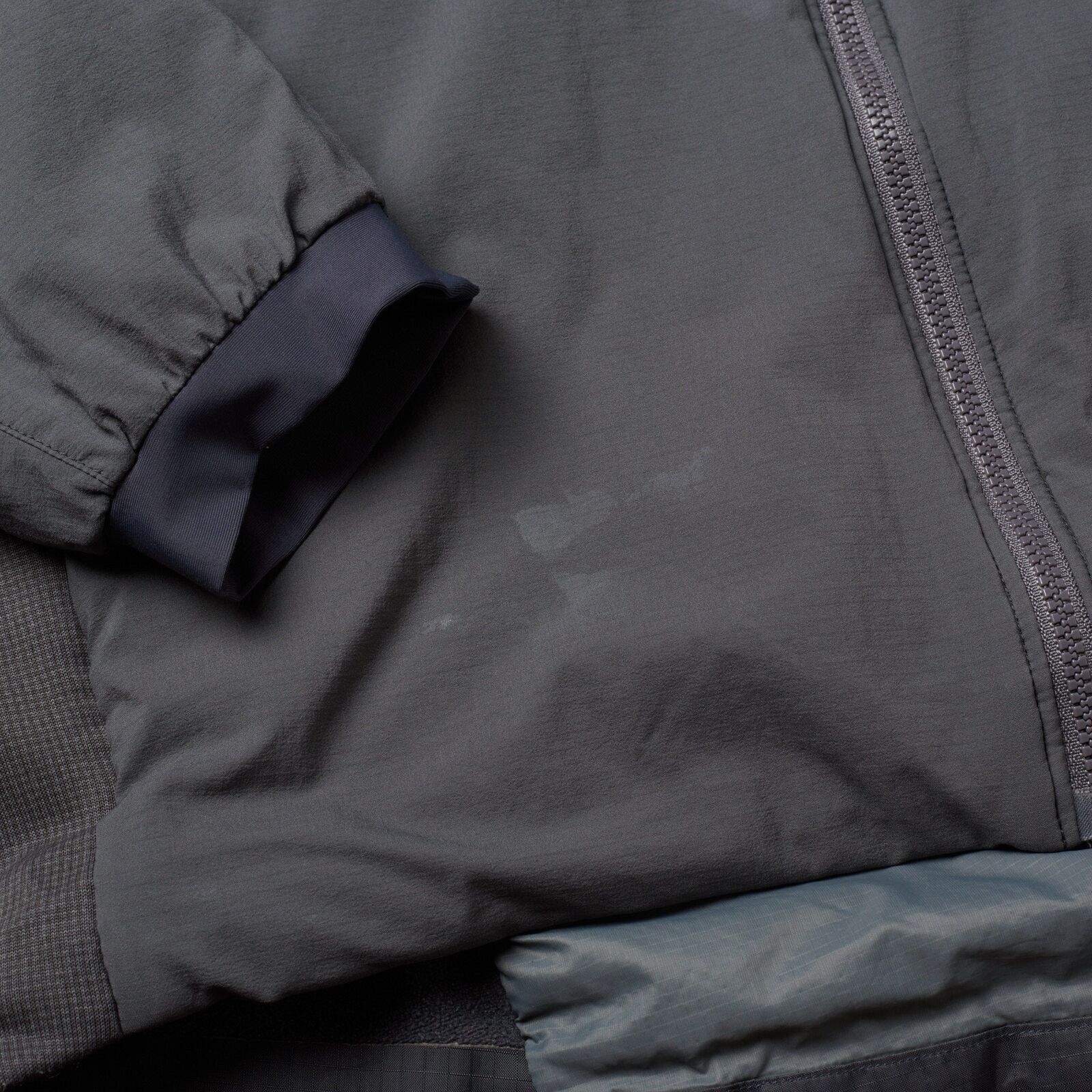 ARCTERYX LEAF Gray Atom LT Men's Gen1 Layer Jacke… - image 6