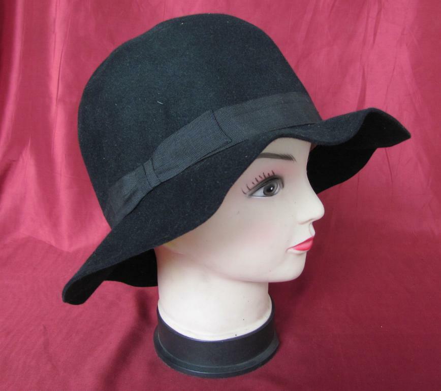 VINTAGE 1970s LADIES BLACK FELT HAT - image 6