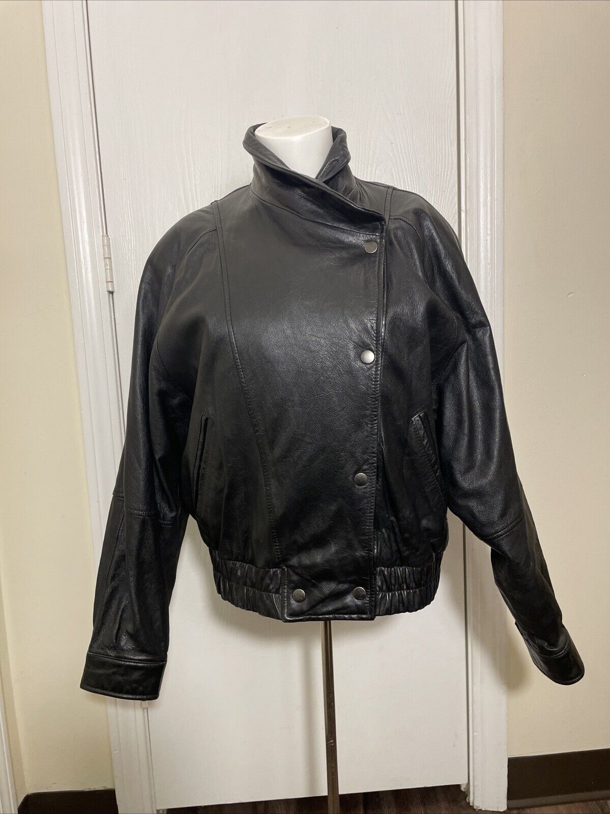 Wilsons Women's Vintage Cropped Black Leather Bik… - image 1