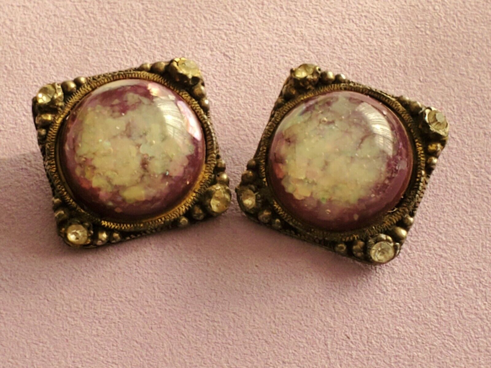 RARE - VTG 1940s Confetti LUCITE Clip Earrings MI… - image 2