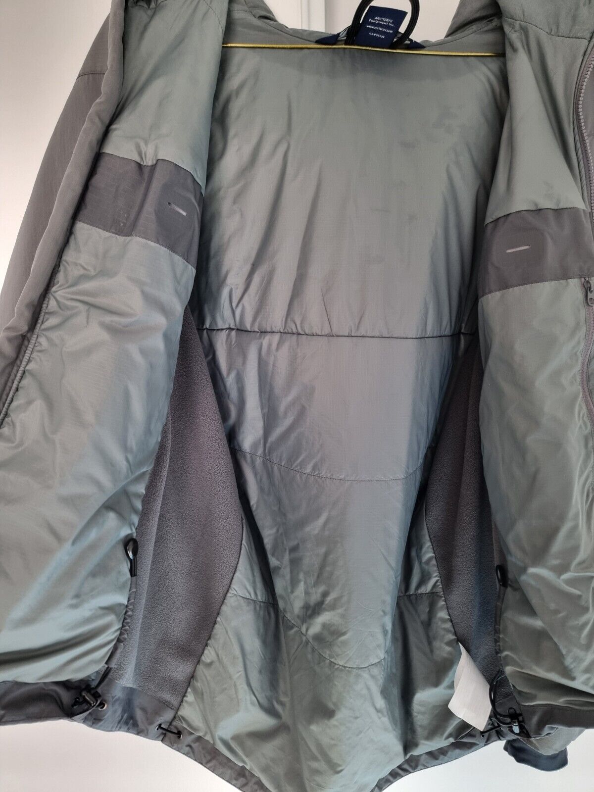 Arc'teryx LEAF Atom LT Hoody Wolf Grey Medium Gen… - image 4