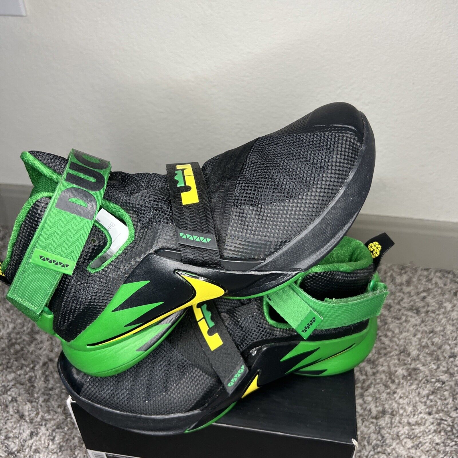 Size 9- Nike LeBron Zoom Soldier 9 *Oregon Ducks* - image 6