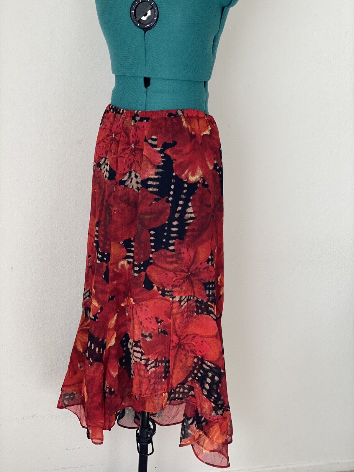 Black And Red Women’s Vintage Floral Skirt. Size … - image 11