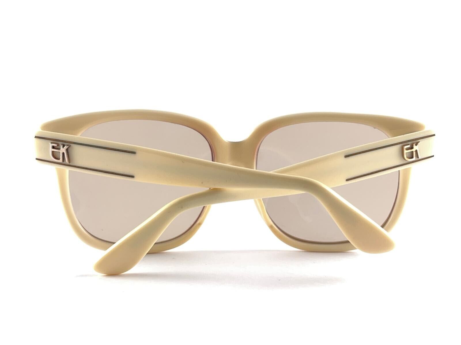 VINTAGE EMMANUELLE KHANH BEIGE OVERSIZED SUNGLASS… - image 9