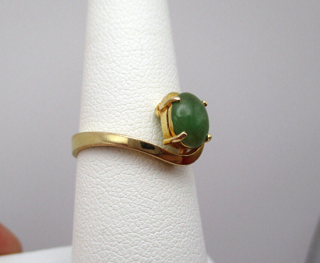 14K 585 Yellow Gold Green Jade Solitaire Ring Siz… - image 4