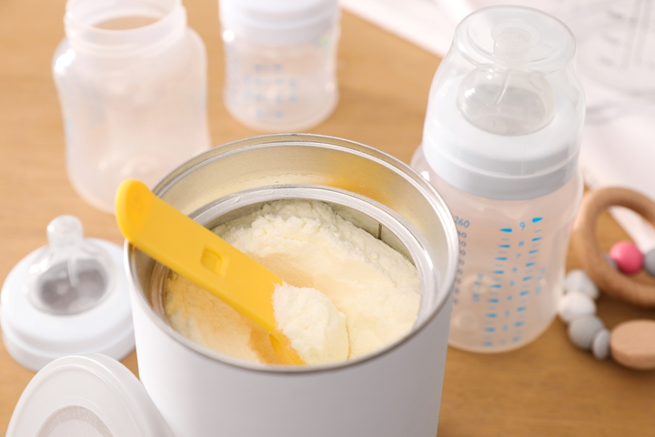 Combining Breastfeeding and Formula: How to balance both methods effectively