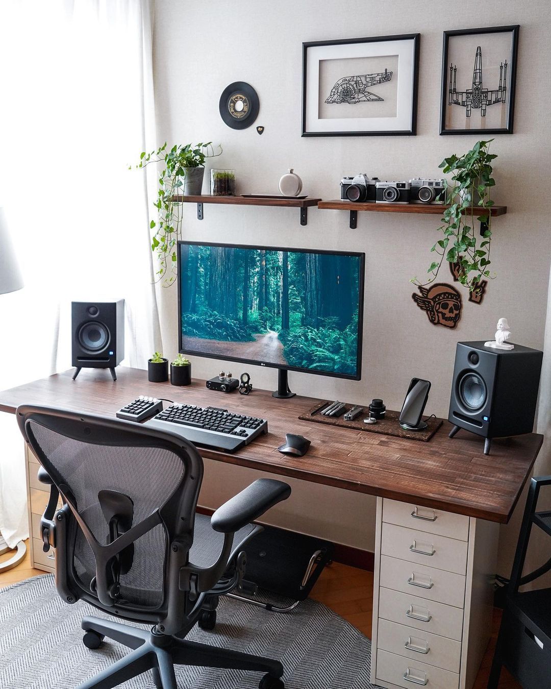 20+ Minimalist Gaming Setups & Battlestation Ideas | Gridfiti | Home Office  Setup, Room Setup, Home Studio Setup