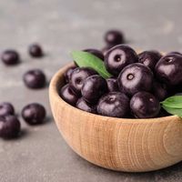 Acai berry oil is lightweight and non-greasy and it is extracted from the seeds of small, dark purple acai berry fruit. It is packed with anthocyanins and phenolic compounds that help neutralize harmful free radicals, contribute to cellular health, and offer potential anti-aging benefits.