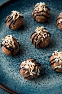 Date nut balls are no new thing, but these Almond Bliss Bites are a tasty twist. Inspired by Almond Joy bars, but so much better for you...