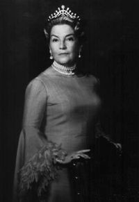 Isabelle, Countess of Paris, wearing an iconic pearl tiara made by Chaumet. According to my friend Starry Diadem, this piece was made for the Countess in 1957