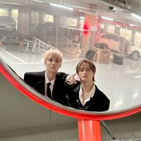 nct 127 jungwoo and mark icon mirror selca