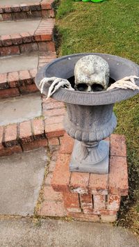 31 Simple and Scary Outdoor Halloween Decor Ideas » Lady Decluttered