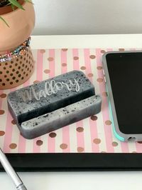 Learn how to make a DIY phone stand or phone holder with resin! This tutorial shows you a great beginner resin craft. Everyone needs a phone stand!