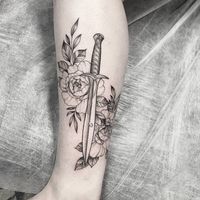 Nina on Instagram: “Sting #lotrtattoo #lotr #lordoftheringstattoo #swordtattoo #sword #flowertattoo #floraltattoodesign #blackworktattoo #finelinetattoo…”