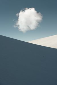 My first attempt at minimalism in my landscape photography at White Sand, NM [OC][1333x2000] : EarthPorn