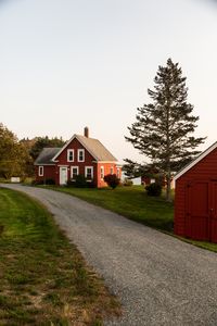 A beautiful getaway up the coast of Maine. There are so many gourgeous places throughout Maine that feel like a true vacation, even being so close to home. We love exploring throughout the state, tasting delicious meals along the way! #mainetheway