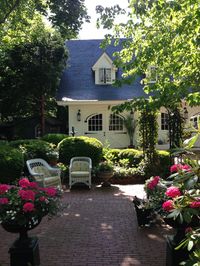 Martha's Vineyard: Historic Carriage House at the Charlotte Inn - I love this yard... so beautiful and relaxing!