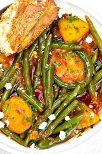 Fasolakia (Greek Green Beans) - GypsyPlate