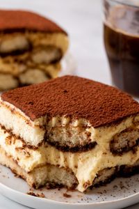 If you love easy summer recipes and summer desserts, this tiramisu recipe is for you! One of the best Italian summer dessert recipes, this cold and creamy easy dessert is perfect for graduation parties.