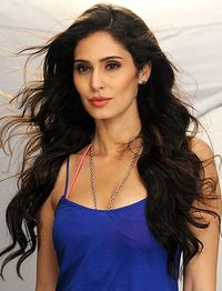 Bruna Abdullah shoots for a rainy song with Riteish Deshmukh!