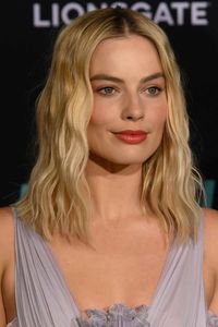 Check out these flirty haircuts for square faces that angle your face and highlight your cheekbones! ❤  #lovehairstyles #hair #hairstyles #haircuts