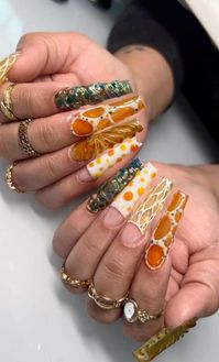 floral nail inspo