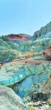 Oregon's Painted Hills are a unique natural wonder. See how to get there, when to visit, where to stay, and hiking trails at John Day Fossil Beds National Monument. Most incredible National Park in Oregon.