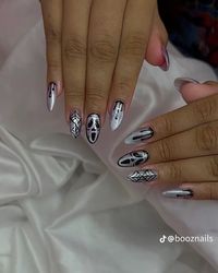 Scream / Ghostface halloween nail inspo! black white and silver cat eye gel #halloween #halloweennailart 
(@booznails) on Tiktok