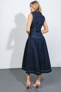 This exquisite denim midi dress boasts a lapel collar, sleeveless design, button front closure, self-tie belt, and a flattering drop waist.Details:Self : 70% Cotton 28% Polyester 2% SpandexSize & Fit- Model is 5`10" And Wearing Size Small- Measurements Taken From Size Small- Approx. Length: 50"