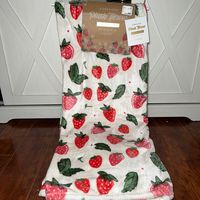 Bnwt Valentines Day Strawberries Oversized Plush Blanket Experienced Shipper With The Reviews To Show It! Shipped With Love And Care Tiktok Famous And Very Hard To Find After Going Viral Trending Pink Christmas Pinkmas Home Goods Tj Maxx Rae Dunn Cupcakes And Cashmere Throw Tiktok Viral Holiday Christmas Present Gift Gingerbread Santa Love Xoxo Frosty Snowman Grinch Winter Make Offer