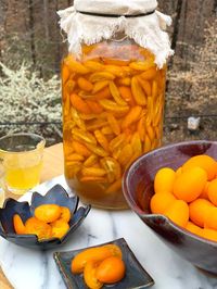 Find out how to turn kumquats and honey into a delicious probiotic concoction that's both a drink and a food, aka honey-fermented kumquats! #TyrantFarms #kumquats #KumquatRecipe