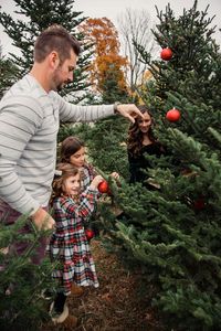 Holiday Family Photo Inspiration - Caitlin Houston