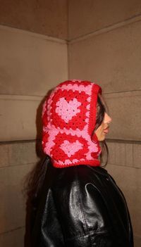 Discover our digital crochet balaclava pattern, ideal for beginners. The detailed instructions, accompanied by photos and illustrations, make making this balaclava as enjoyable as it is simple. Available in French and English.