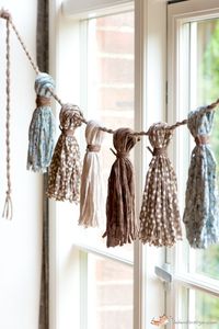 (via Fabric yarn garland tutorial)