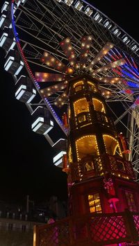 Christmas market Paris - Le marché de Noël à Paris aux Tuileries - you should visit this year - christmas magic in Paris drinking hot wine and visiting the city