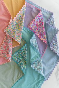 Take your next brunch up a notch with handmade cloth ric-rac napkins, using this tutorial from suzyquilts.com!  This is a simple, easy and super fast project.  And perfect for using fat quarters!