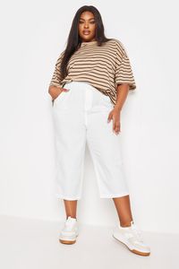 These must-have cropped trousers are the perfect addition to your new season wardrobe. Made from 100% cotton for your comfort, these trousers feature an elasticated waistband, four functional pockets and sit at a cropped length. Style with a vest top and sandals for a summertime look you'll love!   Yours Clothing, the home of plus size fashion offering women’s clothing in UK sizes 14-40. Delivering quality clothing that fits and flatters, you’ll find an unbeatable range of women’s curve clothing at excellent prices with us. Not only have we got our curve flattering main range line, our branded Limited Collection range stocks the bestselling clothing trends of the season.    Our women’s plus size clothing collection offers a wide range of plus size clothes in UK sizes, clothing for plus siz